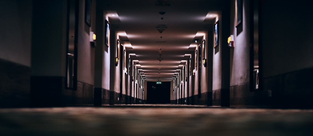 Recreate the Magic of the Silver Screen in Your Bathroom