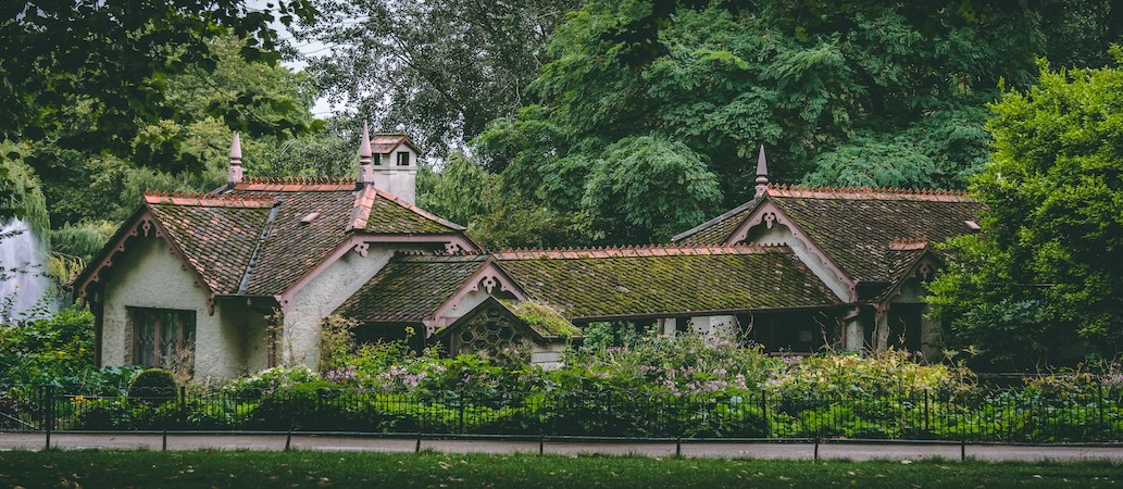Spot the Signs: Do Your Fascias, Soffits or Guttering Need Replacement